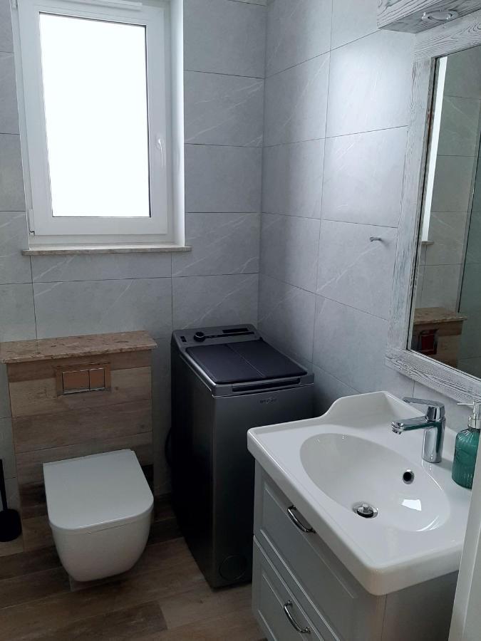 Apartament Rodzinny ชกลาร์สกา ปอเรมบา ภายนอก รูปภาพ